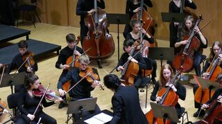 Klassik? – begeistert! Das Jugendsinfonieorchester der Rheinischen Musikschule Köln spielte in der Tauberphilharmonie.