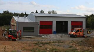 Für das Feuerwehrgerätehaus wurden unter anderem Fliesenarbeiten vergeben.