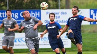 Mit Nikolai Walz (Zweiter von links) als spielendem Co-Trainer hat Spitzenreiter SpG Oberwittstadt II/Ballenberg viel Erfahrung und auch Technik im Team.