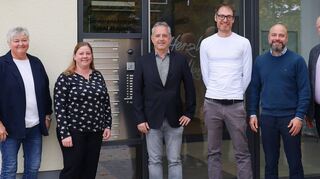 Kooperation zwischen dem Caritas-Verband Tauberkreis und dem Seniorenzentrum der BBT-Gruppe beim Seniorenzentrum St. Hannah in Distelhausen. Das Bild zeigt (von links) Kornelia Niklas (Caritas-Verband Tauberkreis), Andrea Behra (BBT-Gruppe), Marc Gabelmann (BBT-Gruppe), Bastian Weippert (Caritas-Verband Tauberkreis), Michael Müller (Caritas-Verband Tauberkreis) sowie Thomas Wigant (BBT-Gruppe).