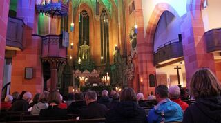 Viele Gäste bei der Langen Nacht der Stiftskirche.