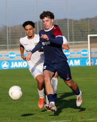 2:0 gewann Hollenbach (am Ball Marco Mütsch) gegen Balingen.