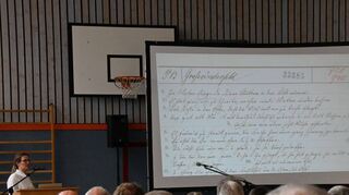 Dr. Isabell Arnstein hielt den Festvortrag über die unterschiedlichen Dialekte im Norden Baden-Württembergs und dem angrenzenden Bayern.