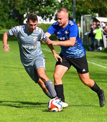 Die SpG Altheim/Hettingen (hier im grauen Trikot) hat eine ganz schwere Aufgabe vor sich, denn kein Geringerer als der aktuelle Tabellenführer VfB Sennfeld gibt seine Visitenkarte in Altheim ab.