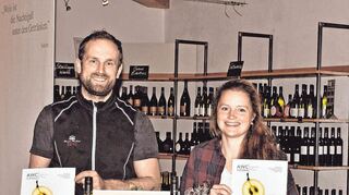 Mehr als überwältigt: Die Weine von Michael und Lena-Marie Benz aus Beckstein wurden beim Wettbewerb AWC Vienna hochdekoriert. Die beiden wurden als eines von insgesamt 24 „5-Sterne-Weingütern“ weltweit ausgezeichnet.