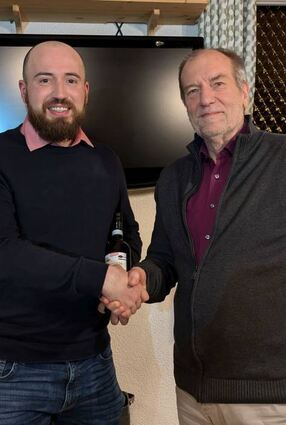 Robert Binder (links) verabschiedete und würdigte Rolf Grüning.