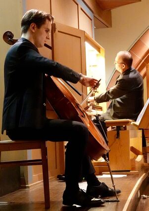 Ein Cello, eine Orgel, zwei Musiker: Über 100 Konzertgäste genossen am Freitagabend in der Wertheimer Stiftskirche den Auftritt des Duos Joel Blido (Cello) und Carsten Klomp (Orgel).
