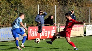 Drei Punkte holte der SV Königshofen (hellblaues Trikot) beim TSV Götzingen.