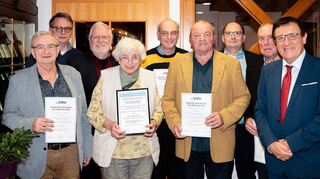 Bei der Mitgliederversammlung der CDU Weikersheim ehrte Kreisvorsitzender Wolfgang Reinhart (rechts) mehrere langjährige Mitglieder. Zugleich wurde Gudrun Schammann von der Versammlung einstimmig zum Ehrenmitglied ernannt.