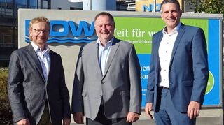 Begrüßung des neuen Verbandsmitglieds in der NOW-Betreibszentrale in Crailsheim: Abteilungsleiter „Netze & Anlagen“ Stefan Bauer (NOW), Bürgermeister Ralf Killian (Ravenstein) und Geschäftsführer Dr. Jochen Damm (NOW).