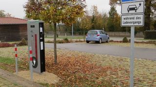 Die Ladesäulen für Elektroautos am Seniorenheim sind bald verfügbar.
