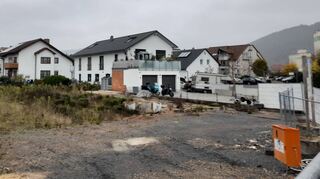 Ein Mehrfamilienhaus soll auf dem Grundstück „Im Kleinen Weg 23“ in Bestenheid entstehen. Um dies rechtssicher zu ermöglichen, läuft ein Verfahren zur Änderung des bestehenden zeitgemäßen Bebauungsplans.