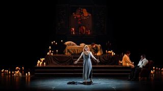 Stimmlich so lebendig und dem Tod doch so nah: Seunghee Kho als Violetta in Giuseppe Verdis Oper „La traviata“ am Nationaltheater Mannheim.
