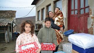 Mit dem Nikolauskonvoi lassen Spender und aktive Helfer Augen von sehr armen Kindern und Familien im Süden Rumäniens leuchten.