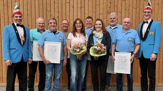 Die Geehrten eingerahmt von den Vorsitzenden Carsten Diehm (links) und Thomas Rupp (von links): Stefan Rupp, Rolf-Dieter Scherer, Dieter Hügel, Gabi Baderschneider, Arno Wachter, Alexandra Wachter, Werner Geißler und Karl-Heinz Hügel.