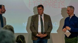 Bürgermeister Wolfram Bernhardt, Minister Peter Hauk und Festivalleiter Oliver Mahn (von links) im Gespräch über kulturelle Teilhabe im ländlichen Raum.