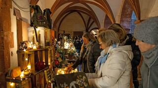 In der besonderen Atmosphäre des Klosters findet wieder am zweiten Adventswochenende der Weihnachtsmarkt in Bronnbach statt.