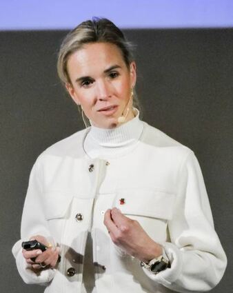 Professorin Kim Linsenmayer sprach zum Thema „Digitalisierung: Warum der Mensch der entscheidende Faktor bleibt“.