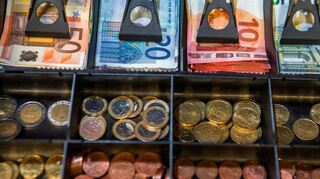 Bleibt die Kasse, wie in diesem Symbolbild, in Mulfingen auch weiterhin gut gefüllt? Mit dem Vorschlag zur Senkung der Gewerbesteuer entsteht erstmal eine Lücke.