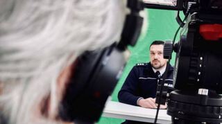 Die Videoinstallationen in der Gärtnerei sind am Samstag und am Sonntag ab 11 Uhr zu sehen, die Mauerprojektionen nach Einbruch der Dunkelheit.