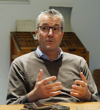 „Der VAR hat Fehlentscheidungen verhindert, aber auch andere Probleme gebracht“: Knut Kircher, Geschäftsführer Sport und Kommunikation der DFB Schiri GmbH, ist beim FN-Interview ein Freund klarer Worte.