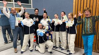 Buchens Bürgermeister Roland Burger besuchte Victoria Binfet, Kevin Sauer (Choreograf und Musikproduzent), Elina Wisner, Selin Kaya, Gabriela Lindegrün, Alisa Pass und Liana Graf sowie Volker Schwender beim Training.