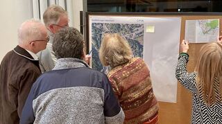 In Gruppen erarbeiteten die Teilnehmer eine mögliche Route durch Adelsheims historische Bereiche.