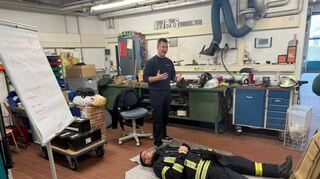 Die Feuerwehrmitglieder wurden am Übungstag an verschiedenen Stationen geschult, damit im Ernstfall jeder Handgriff sitzt.