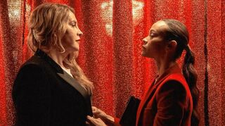 Karla Sofía Gascón (li.) als Emilia Pérez und Zoe Saldaña als Rita in „Emilia Pérez“.