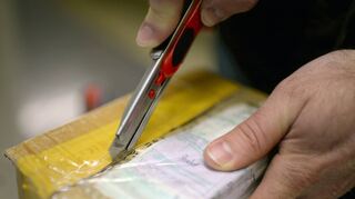 Mit einem solchen Cuttermesser soll ein 28-Jähriger seinen Arbeitskollegen schwer verletzt haben. Lag dabei ein Tötungsvorsatz vor?