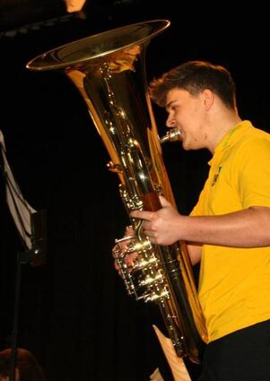 Alexander Pfeil brillierte solistisch hochgekonnt an der Tuba.