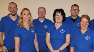 Das neue Vorstandsteam mit (von links vorne) Susanne Haaf, Wilma Kleinhans, Bettina Schindler, (hinten von links) Jürgen Menzke, Holger Häberlen, Christian Mühleck sowie Sebastian Vetter.