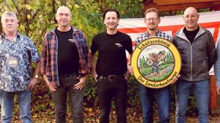 Die verabschiedeten und aufgrund ihrer langjährigen Betriebstreue geehrten Sonderbau-Mitarbeiter (von links) Wolfgang Dörschner, Harry Beez, Elmar Feldhoffer, Thomas Hubert, Stefan Michel und Thorsten Roth.