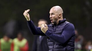 Auf der Suche nach der richtigen Mischung: Hoffenheims Cheftrainer Christian Ilzer gibt seinen Spielern in Braga Anweisungen.