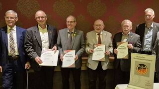 Bei der Ehrung (von links) Armin Rother, Klaus Peter Gerstenberg, Eugen Attinger, Horst Schewe, Günter Ortolf, Heiko Schmidt und und Wolfgang Mika.