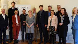 Teilnehmer des „Bronnbacher Diskurses“: (von links): Dr. Manfred Wittenstein (Wittenstein Stiftung), Florian Frank (Doktorand MIND-Center Würzburg), Professor Dr. Kim Linsenmayer (Leiterin DHBW-Campus Bad Mergentheim), Dr. Sascha von Berchem (Geschäftsführer Wittenstein, Stiftung), Agnes Birner (Doktorandin), Professor Dr. Eckard Minx (Wittenstein Stiftung), Dr. Markus Elsholz (Geschäftsführer MIND-Center Würzburg), Heiko Knebel (Geschäftsführender Schulleiter Bad Mergentheim), Dr. Anna-Katharina Wittenstein (Wittenstein Stiftung), Dr. Gunther Schunk (Vogel Stiftung Dr. Eckernkamp), Iris Lange-Schmalz (MINT-Region Main-Tauber) und Ursula Mühleck (Kreisentwicklung und Bildung MainTauber-Kreis).