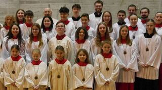 Die Ministranten aus Osterburken hatten ganz traditionell an Christkönig ihre Ministrantenvollversammlung. Im Gottesdienst wurden sieben Ministranten eingeführt und einige für fünf, zehn oder 15 Jahre Ministrantendienst geehrt.