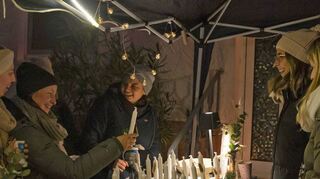 Beim kleinen Weihnachtsmarkt in Urphar war am Sonntag rund um das Rathaus und den alten Dorfladen für allerhand Abwechslung gesorgt.