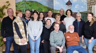 Die Theatergruppe der Kolpingsfamilie zeigt das Stück „Am Lochbach ist der Teufel los!“