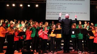 Zum großen Finale des Jahreskonzerts spielten Jugendkapelle, Miniband und das Große Blasorchester in einhelliger Harmonie.