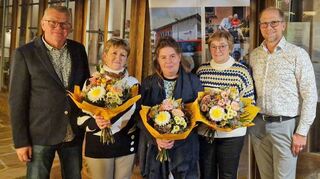 Ehrungen bei der Katholischen Sozialstation: Das Bild zeigt (von links) Vorsitzenden Edgar Beuchert, Tamara Rausch, Tina Fritz, Gisela Kapusta und Geschäftsführer Georg Schäfer.