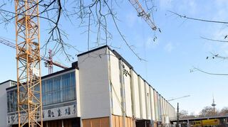 Die Bauarbeiten gehen weiter, die Finanzierung ist offen: die Baustelle für die Generalsanierung des Nationaltheaters am Goetheplatz.