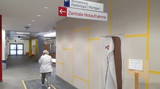 Im Erdgeschoss der ehemaligen Rotkreuzklinik auf dem Reinhardshof läuft der Umbau des Empfangsbereichs.