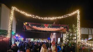 Der kleine, aber feine Weihnachtsmarkt in Königheim direkt neben der Brehmbachtalhalle lockte wieder viele Besucher an.