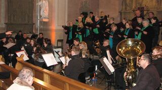 Ein gemeinsames Konzert gaben der Kirchenchor „St. Burkhard“ und die Kooperation der Musikkapellen Oberlauda und Messelhausen. Dafür gab es reichlich Beifall.