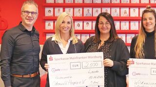Spendenübergabe (von links): Martin Haaf, Christine Lehner, Cindy Hüsken , Kim Gillmann, und Dirk Amann.