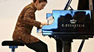 Die Pianistin Fidan Aghayeva-Edler im Atrium der Kunsthalle.