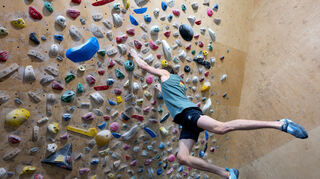 Die Trendsportart Bouldern ist gesund für Körper und Geist.