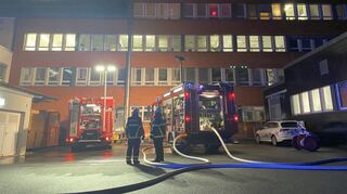Mit 35 Männern und Frauen war die Feuerwehr Buchen am Montagabend am und im Krankenhaus Buchen im Einsatz.