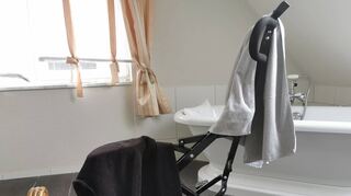 Mein „Horsie“ (ein Horse Glider) ist wie geschaffen dafür, als Kleiderständer und Halter für nasse Handtücher zu fungieren. Er teilt damit das Schicksal zahlreicher Hometrainer in vielen Haushalten.